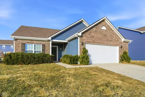 Exterior - 842 Declaration Dr, Pittsboro, IN 46167 photo 2 of 8