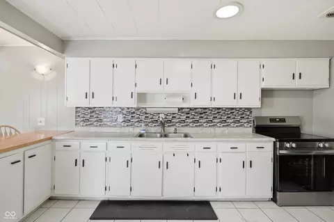 Kitchen - 607 N Shellbark Rd, Muncie, IN 47304 photo 2 of 3