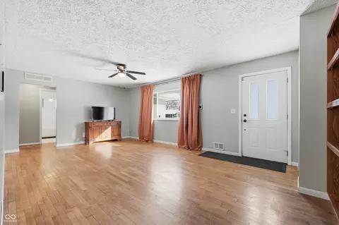 Living - 607 N Shellbark Rd, Muncie, IN 47304 photo 1 of 7