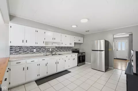Kitchen - 607 N Shellbark Rd, Muncie, IN 47304 photo 1 of 3