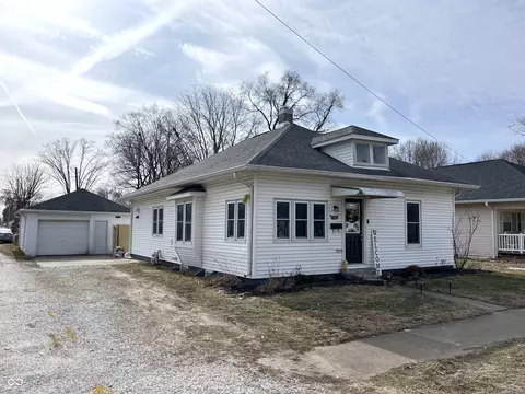 938 Matthews St, Clinton, IN 47842