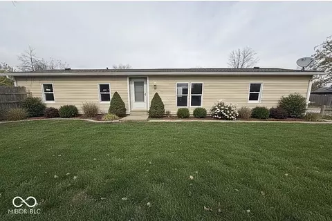 52 Fountain Lake Dr, Greenfield, IN 46140