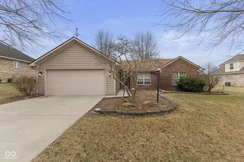 910 N Buck Creek Rd, Greenfield, IN 46140