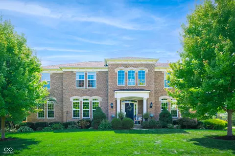 8879 Spring Violet Pl, Zionsville, IN 46077
