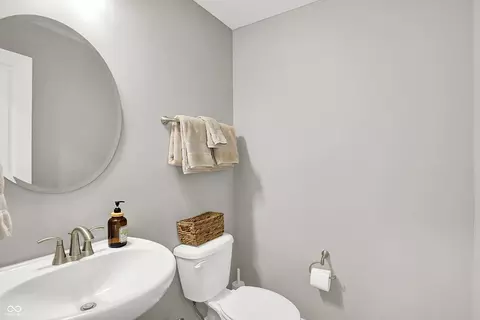 Bath - 637 Kilmore Dr, Pendleton, IN 46064 photo 1 of 2