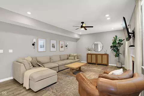 Living - 637 Kilmore Dr, Pendleton, IN 46064 photo 2 of 4