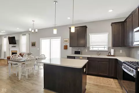 Kitchen - 637 Kilmore Dr, Pendleton, IN 46064 photo 4 of 4