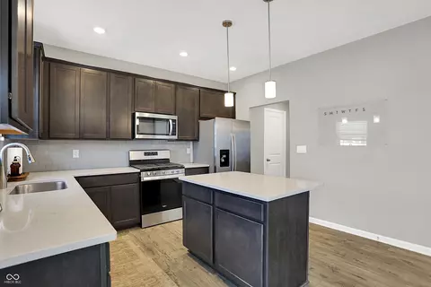 Kitchen - 637 Kilmore Dr, Pendleton, IN 46064 photo 2 of 4
