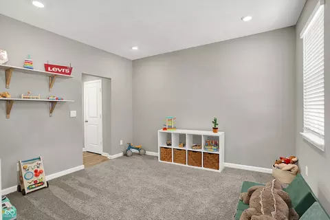 Entry Way - 637 Kilmore Dr, Pendleton, IN 46064 photo 2 of 4