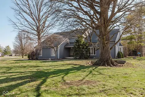 2020 S Oakwood Dr, New Palestine, IN 46163