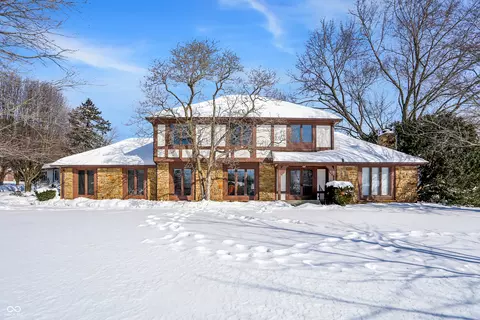 810 Granada Dr, Greenwood, IN 46143