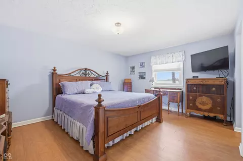 Bedroom - 124 E Michelle Ln, Pendleton, IN 46064 photo 1 of 3