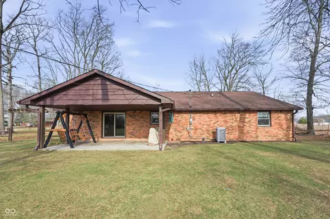Exterior - 124 E Michelle Ln, Pendleton, IN 46064 photo 3 of 5