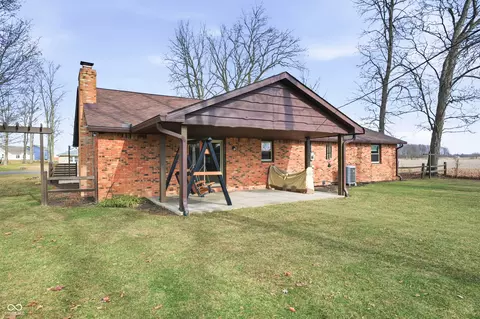 Exterior - 124 E Michelle Ln, Pendleton, IN 46064 photo 4 of 5