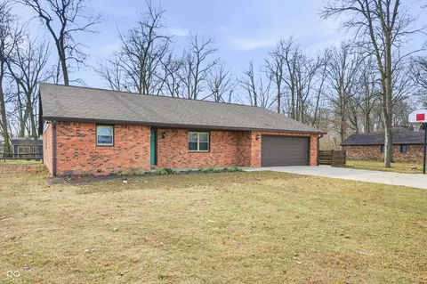 Exterior - 124 E Michelle Ln, Pendleton, IN 46064 photo 2 of 5