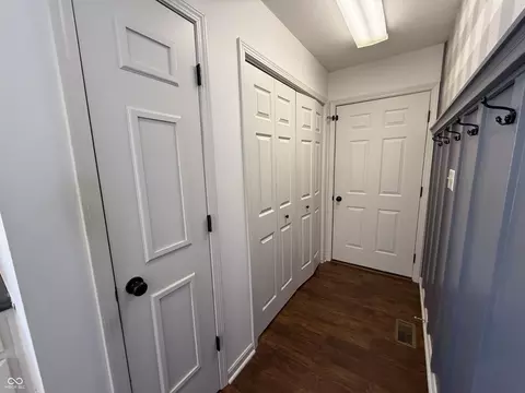 Entry Way - 5202 E Harvard Ct, Columbus, IN 47203 photo 1 of 1