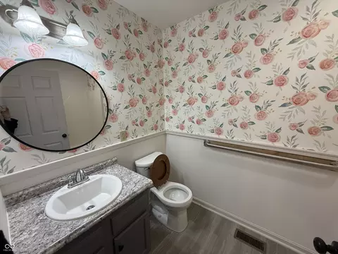 Bath - 5202 E Harvard Ct, Columbus, IN 47203 photo 1 of 4