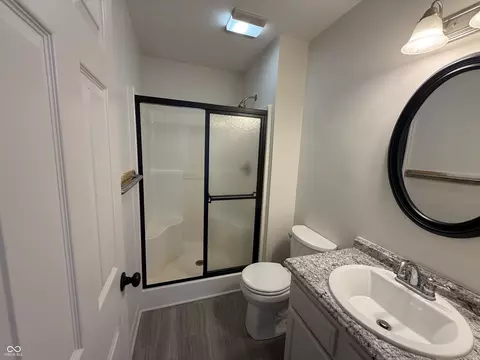 Bath - 5202 E Harvard Ct, Columbus, IN 47203 photo 3 of 4