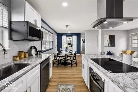 Kitchen - 1050 E 106th St E, Indianapolis, IN 46280 photo 1 of 2