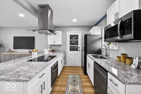 Kitchen - 1050 E 106th St E, Indianapolis, IN 46280 photo 2 of 2