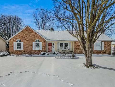 3372 Trestle Dr, Columbus, IN 47203