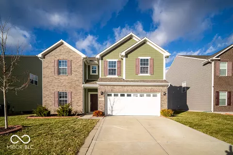 834 Blue Ash Trl, Greenwood, IN 46143