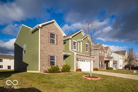 834 Blue Ash Trl, Greenwood, IN 46143