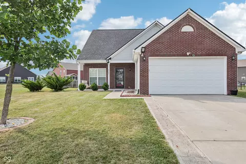 2302 Ashton Ln, Greenwood, IN 46143