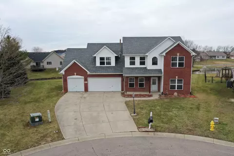 54 Spring Lake Ct, Trafalgar, IN 46181
