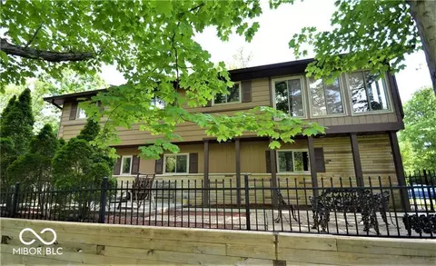 9105 Kinlock Dr, Indianapolis, IN 46256