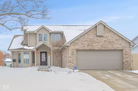 2917 Silver Fox Dr, Columbus, IN 47203