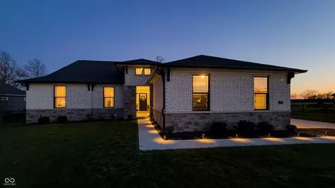110 Saundra Dr, Fortville, IN 46040