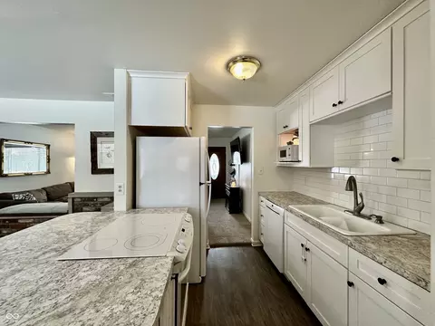 306 Ada Ln, Beech Grove, IN 46107 photo 5