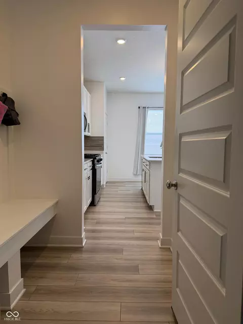 Entry Way - 8690 Lester Pl, Pendleton, IN 46064 photo 5 of 10
