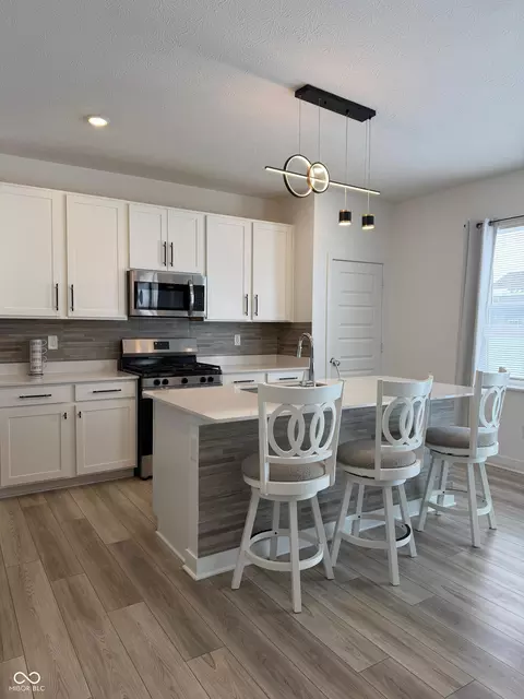 Kitchen - 8690 Lester Pl, Pendleton, IN 46064 photo 3 of 7