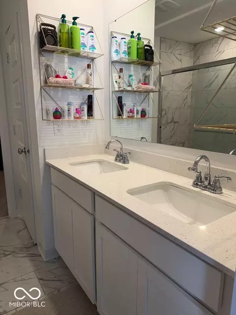 Bath - 8690 Lester Pl, Pendleton, IN 46064 photo 3 of 6