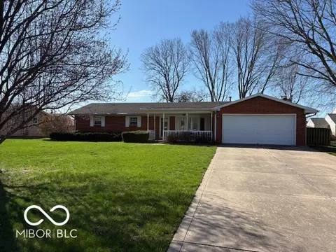 5799 W Maple Dr, Greenwood, IN 46142