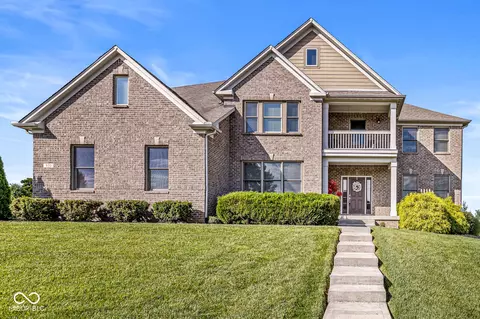 950 Westlake Hills Dr, Columbus, IN 47201