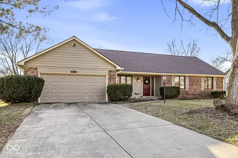 1635 Village Walk Dr, Zionsville, IN 46077