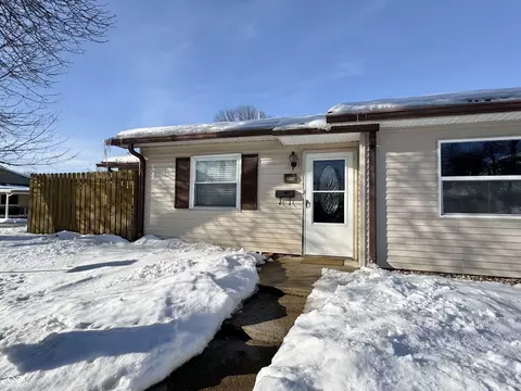 2816 Two Worlds Dr, Columbus, IN 47201