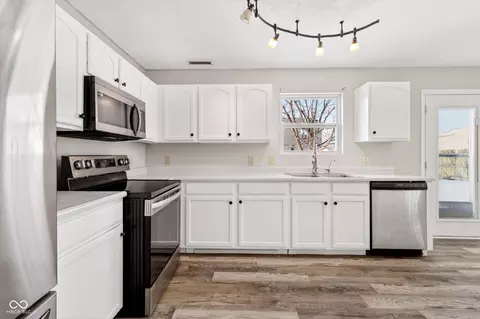 Kitchen - 8277 S Evening Dr, Pendleton, IN 46064 photo 3 of 3