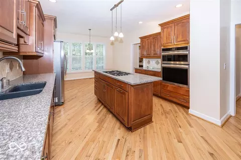 Kitchen - 11368 Royal Cir, Carmel, IN 46032 photo 2 of 4
