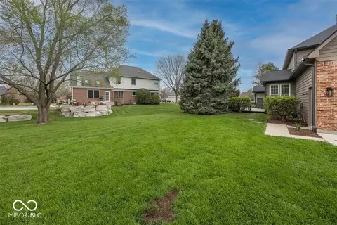Exterior - 11368 Royal Cir, Carmel, IN 46032 photo 5 of 7