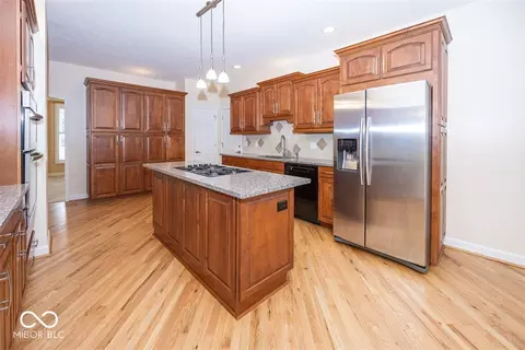 Kitchen - 11368 Royal Cir, Carmel, IN 46032 photo 3 of 4