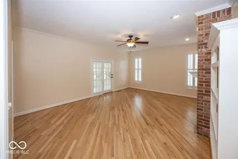 Living - 11368 Royal Cir, Carmel, IN 46032 photo 2 of 5