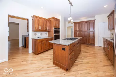 Kitchen - 11368 Royal Cir, Carmel, IN 46032 photo 4 of 4