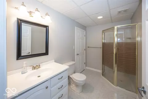 Bath - 11368 Royal Cir, Carmel, IN 46032 photo 5 of 5