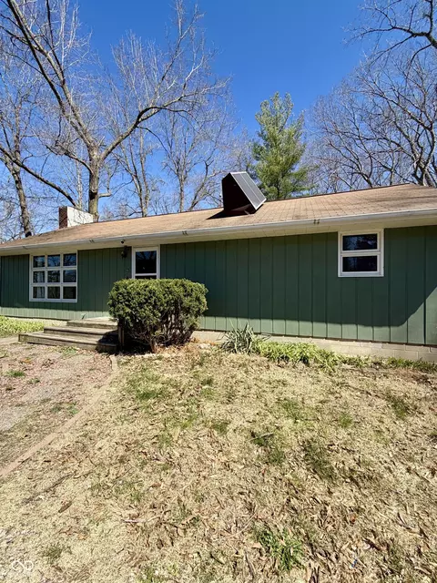 Exterior - 1630 W Spring St, Covington, IN 47932 photo 7 of 10