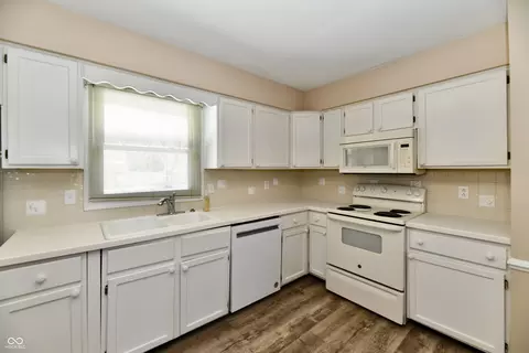 Kitchen - 7340 Cape Cod Cir, Indianapolis, IN 46250 photo 2 of 3
