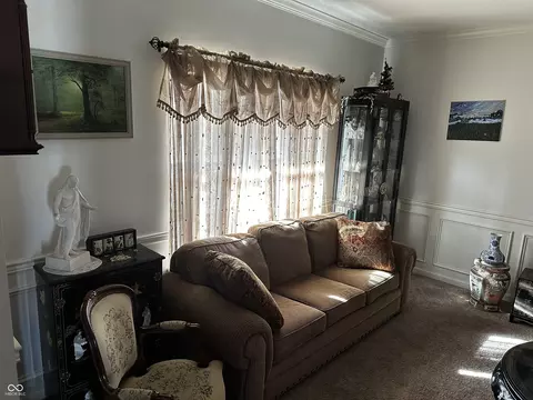 Living - 1685 Fair Weather Dr, Pendleton, IN 46064 photo 2 of 3